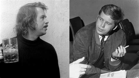 Tematické foto: Mladý Václav Havel za písacím strojom alebo v divadelnom prostredí 60. rokov