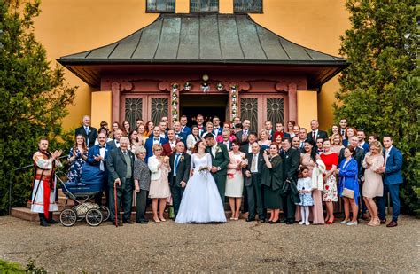 Ilustračná fotografia svadobnej atmosféry v katolíckom kostole