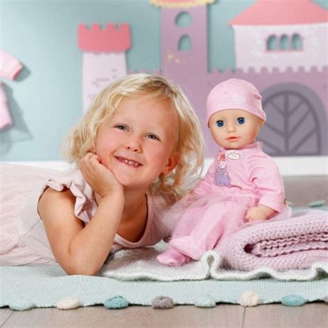 Fotografia bábiky Baby Annabell Little s fľaštičkou