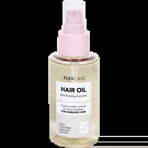 Tematické foto: Žena aplikuje kokosový olej na vlasy