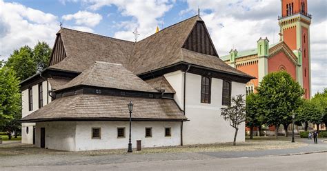 Súčasná fotografia impozantného kostola s prvkami sakrálnej architektúry
