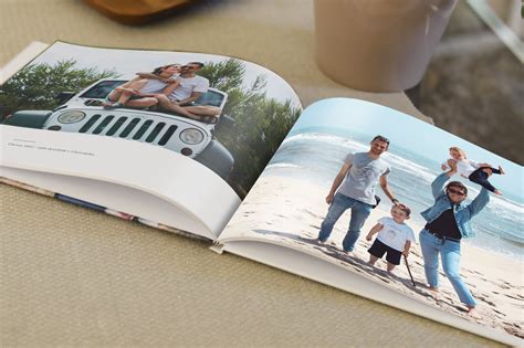 fotografia personalizovanej fotoknihy s rodinnými fotografiami