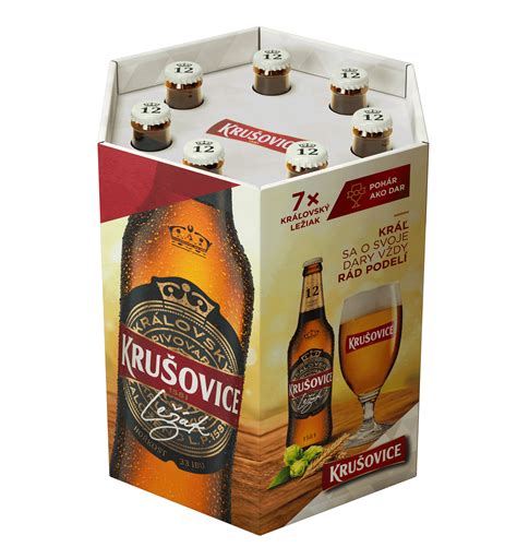 kvalitná fľaša alkoholu alebo špeciálne balenie piva Heineken