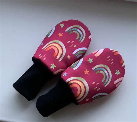 Detské rukavice na karneval, prispôsobené farbou a zdobením k vybranému kostýmu