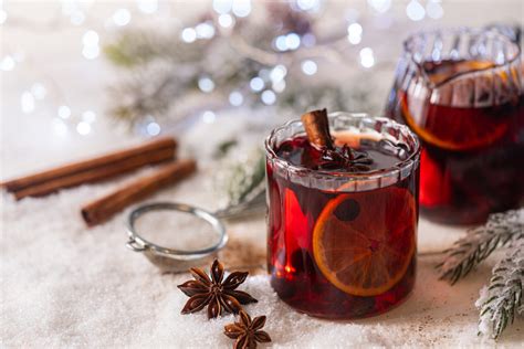 Infografika: Základné ingrediencie pre vianočný punč (víno, rum, ovocie, korenie)