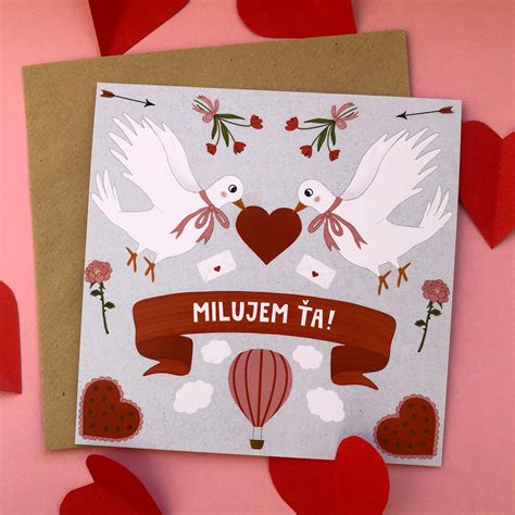 Tematické foto: Červené ruže, čokoláda a valentínska pohľadnica