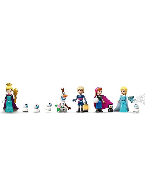 Záber na rôzne stavebnice LEGO Disney rozložené na narodeninovom stole
