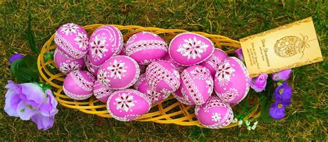 detailná fotografia tradične zdobenej slovenskej kraslice