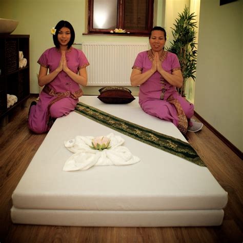 dve ženy na masáži