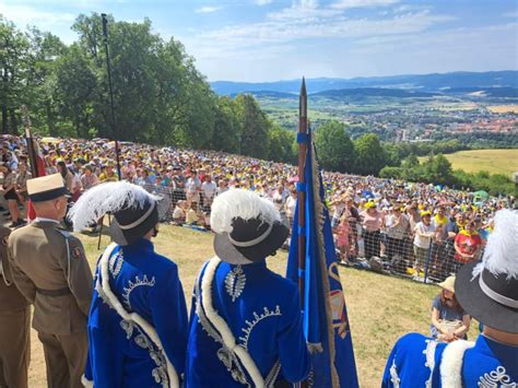 Tematické foto: Skupina pútnikov na púti počas socializmu