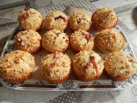 pestrá paleta domácich koláčov a muffinov