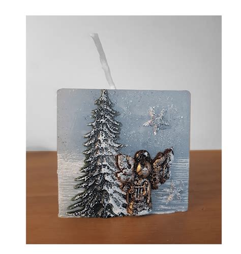 Ukážka 3D vianočnej pohľadnice so stromčekom vytvoreným technikou harmoniky.