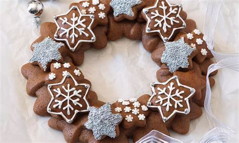 Perníkové hviezdy a zdobený perníkový veniec