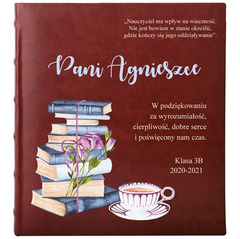 Tematická fotografia darčeka s rukou píšucou venovanie