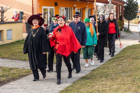 Fotografia tradičných mikulášskych alebo luciových masiek