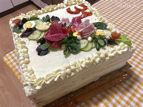 Tematické foto: Slaná torta s dekoráciou pre oslávenca