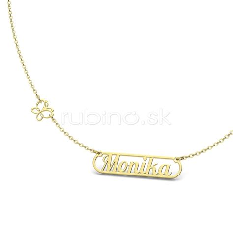 Kalendár s vyznačeným menom Monika a kyticou kvetov