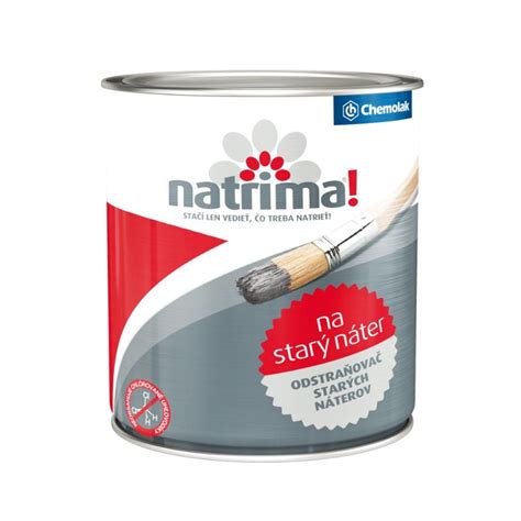 Brigádnici odstraňujúci starý náter a koróziu z rušňa