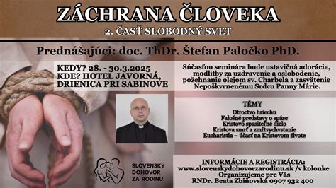 fotografia kňaza sláviaceho Eucharistiu