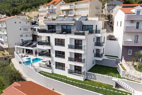 panoráma hotela Kamila s areálom a výhľadom na zeleň