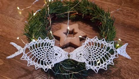 Dve strieborné rybky ako vianočné ozdoby