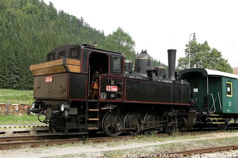 historický parný rušeň na úvraťovej železnici