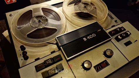 Tematická fotografia: staré rádio alebo kotúčový magnetofón