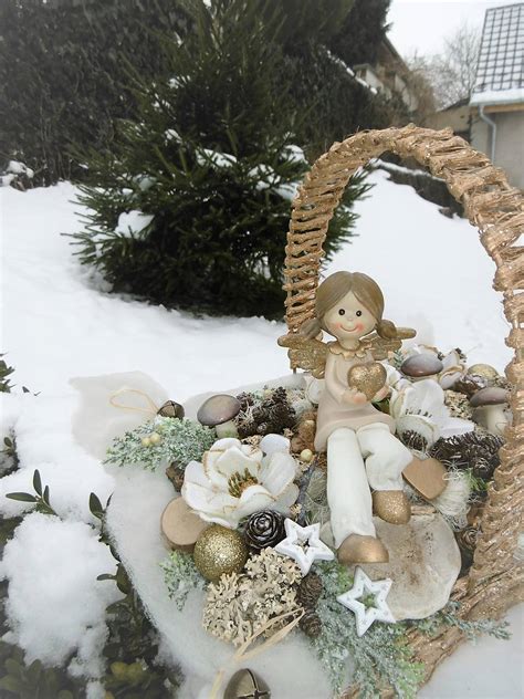 Ukážka vianočnej dekorácie v košíku