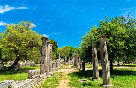 Tematické foto: starogrécke ruiny Olympie alebo zobrazenie hory Olymp