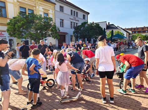 deti súťažiace v rôznych disciplínach