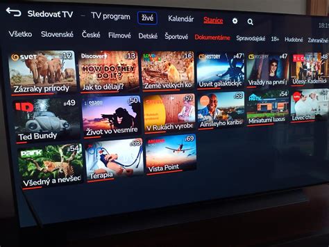 Ukážka rozhrania aplikácie Lepšia.TV na mobilnom zariadení a inteligentnej televízii.