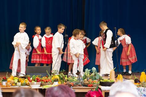 Fotografia z folklórneho podujatia v Hornej Súči