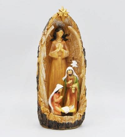 Ilustrácia tradičného betlehemu s jasličkami, svätou rodinou, pastiermi a anjelmi