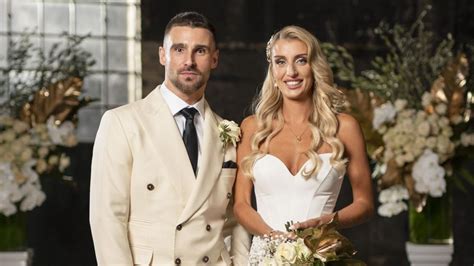 Ella Dingová a Brent Vitiello spolu na pláži