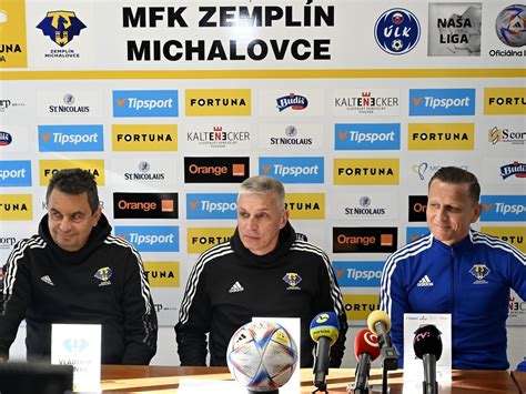 Informačná grafika časovej osi vzniku futbalového klubu a folklórneho súboru Zemplín