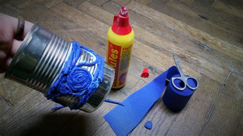 Inforgrafika zobrazujúca základné pomôcky na výrobu masiek (papier, lepidlo, nožnice, šablóny, farby)