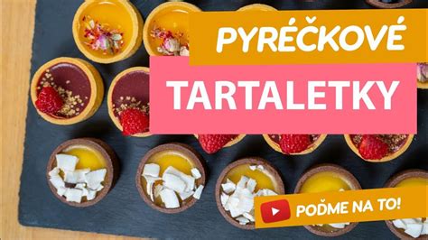 Ilustračné foto rôznych farebných koktailov v pohároch s ovocným zdobením