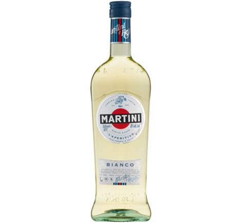 Fľaše Martini Bianco a Cinzano s pohármi s ľadom a citrónom