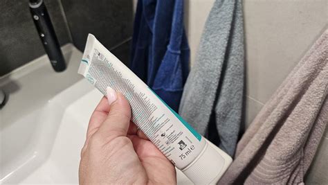 Schéma dekorovania skleneného svietnika s využitím zubnej pasty a šablón