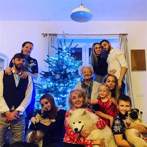 Tematické foto osláv Tet s rodinou a dekoráciami