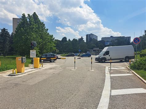 Tematické foto: Prázdne parkovisko pred bratislavským závodom Volkswagen Slovakia počas vianočnej odstávky