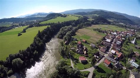 Panoráma obce Medzibrodie nad Oravou s okolitou prírodou