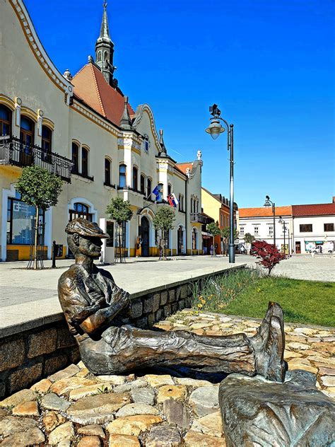 Logotyp HC Topoľčany a historická fotografia tímu