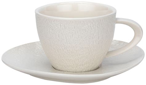 Vizualizácia rôznych materiálov pohárov na kávu (sklo, porcelán, keramika, nerez)