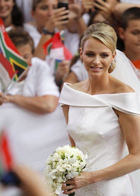 Svadobné šaty princeznej Charlene navrhnuté Giorgiom Armanim