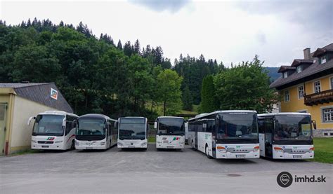 Flotila autobusov a mikrobusov rôznych veľkostí