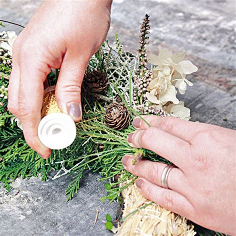 Schéma postupu viazania machu na slamený korpus pomocou aranžérskeho drôtu