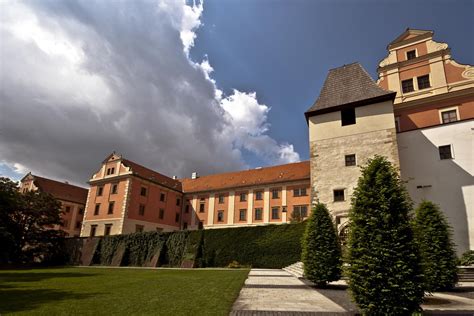 Tematické foto: Pohľad na historické centrum Kremnice s kostolom