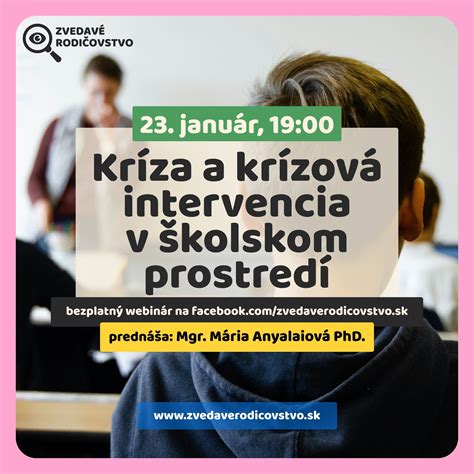 Tematické foto: Skupina usmievavých študentov v školskom prostredí