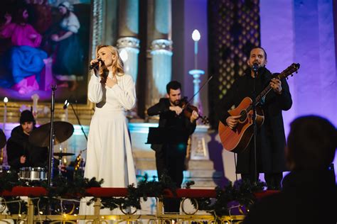 Foto kapely Janais počas vianočného vystúpenia